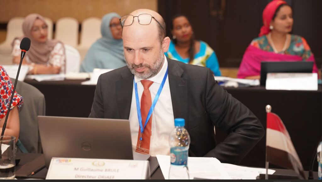 Des participants, durant la séance plénière