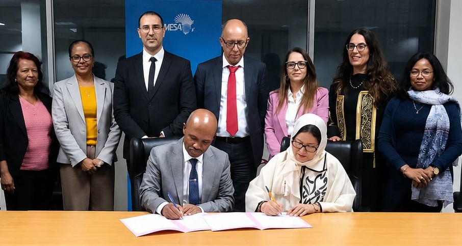 Jean de Dieu Rakotondramihamina, Premier président de la Cour des comptes de Madagascar,
et Fadhila Gargouri, vice-première présidente de la Cour des comptes de Tunisie et deuxième vice-présidente de l’Aisccuf